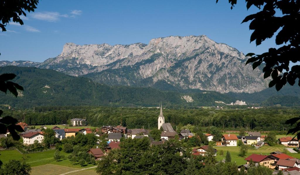 Hotel Gasthof Zum Kirchenwirt プフ・バイ・ハライン エクステリア 写真