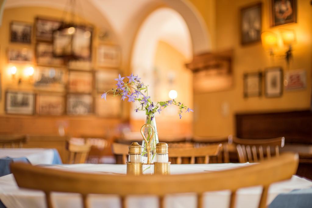 Hotel Gasthof Zum Kirchenwirt プフ・バイ・ハライン エクステリア 写真
