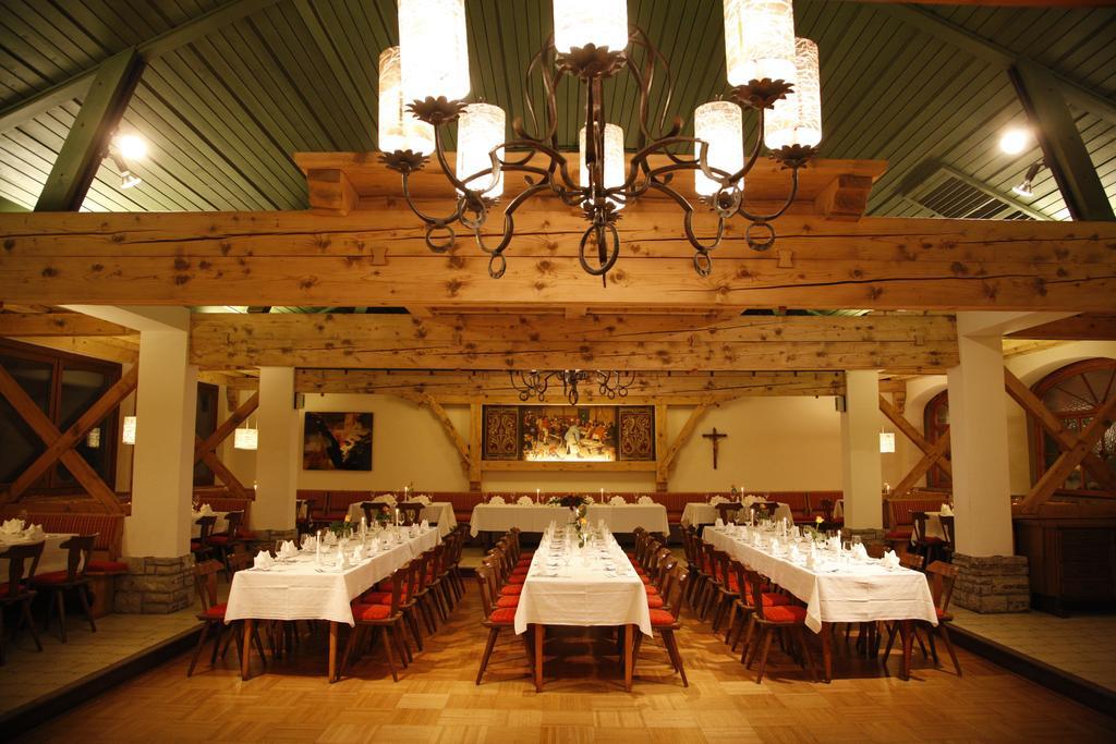 Hotel Gasthof Zum Kirchenwirt プフ・バイ・ハライン エクステリア 写真