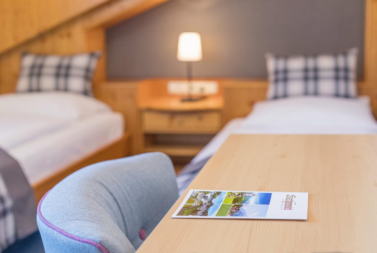 Hotel Gasthof Zum Kirchenwirt プフ・バイ・ハライン エクステリア 写真