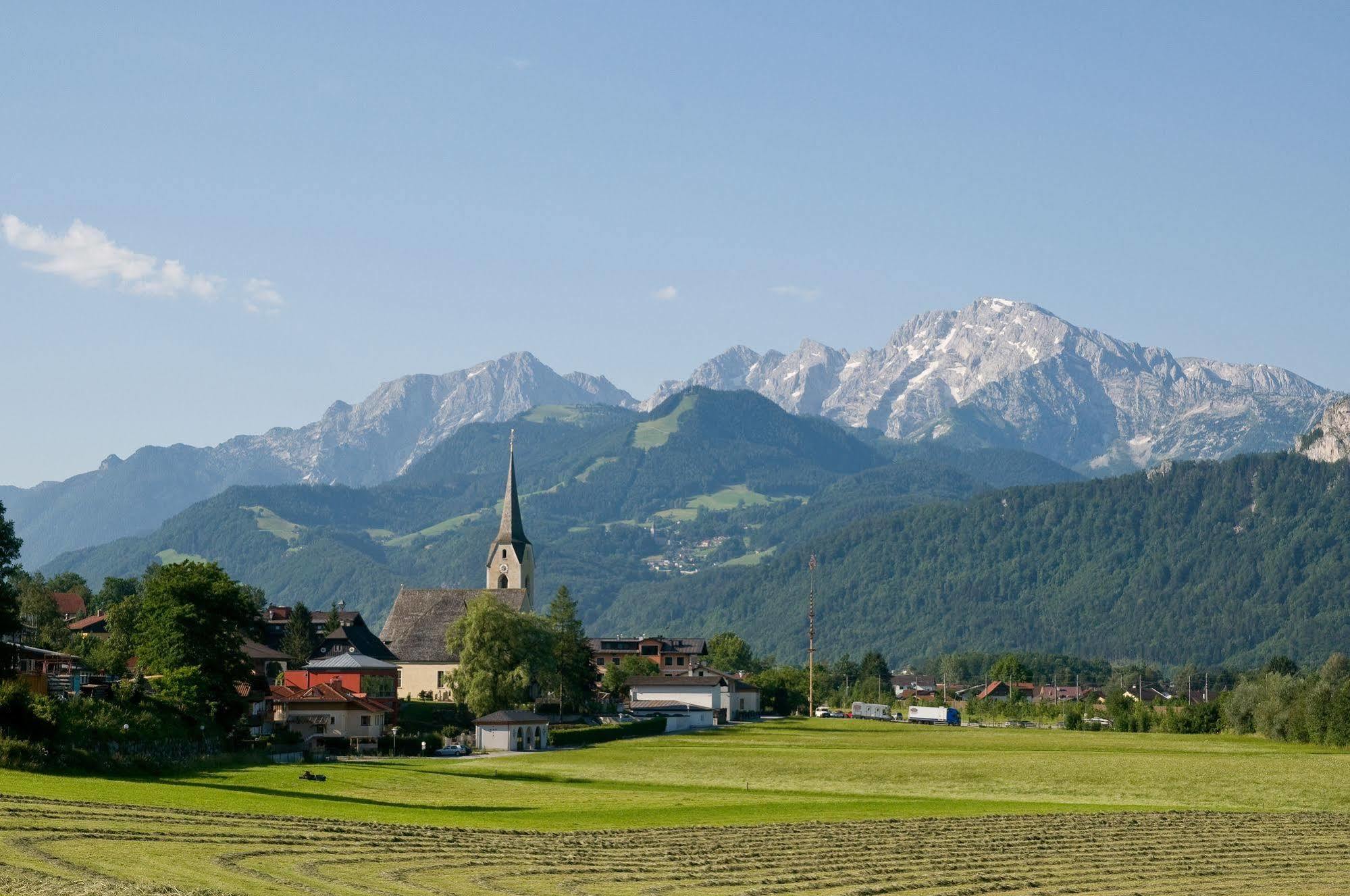 Hotel Gasthof Zum Kirchenwirt プフ・バイ・ハライン エクステリア 写真