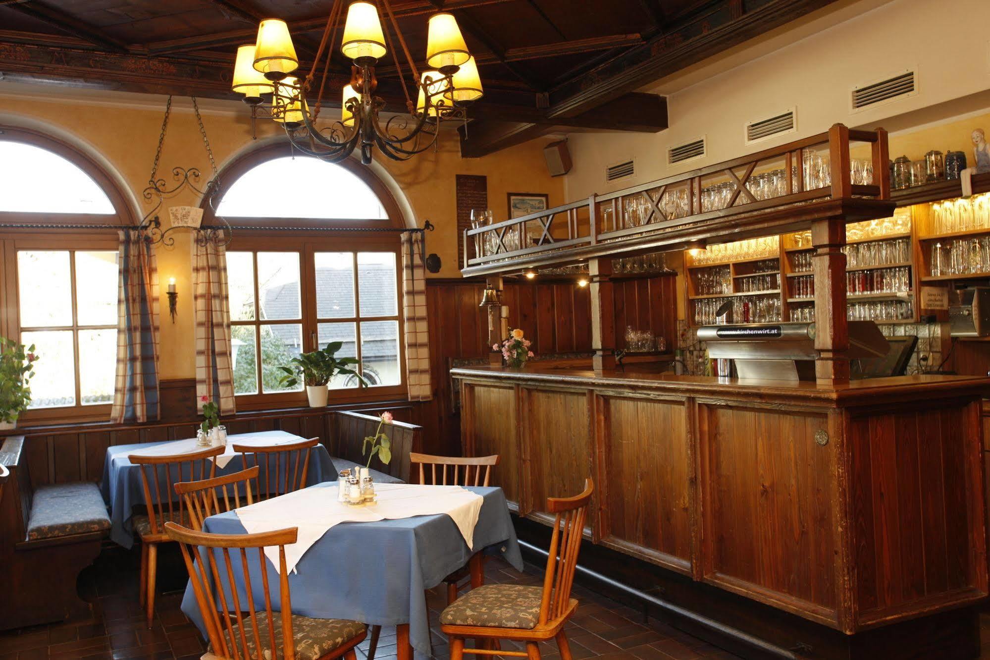 Hotel Gasthof Zum Kirchenwirt プフ・バイ・ハライン エクステリア 写真