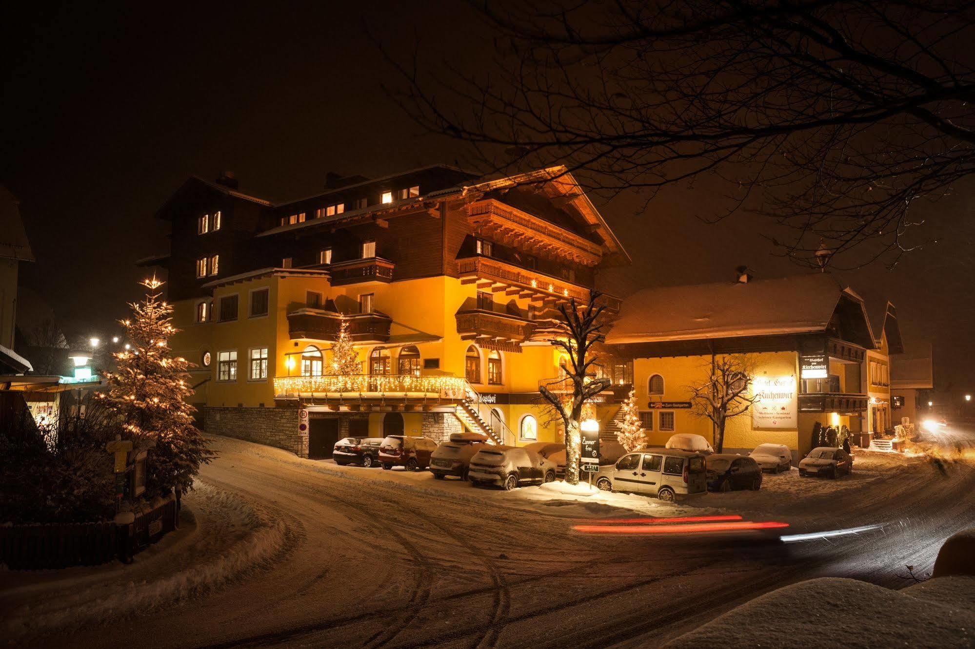 Hotel Gasthof Zum Kirchenwirt プフ・バイ・ハライン エクステリア 写真